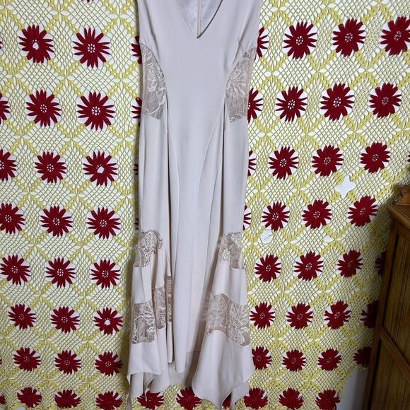 Marciano dresses / Cream Lace Dress / Size 4 - Picture 13 of 16